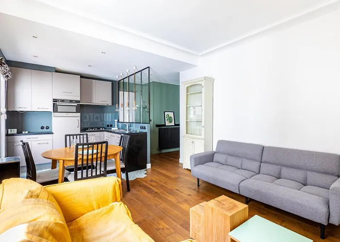 Guestready - Bright In Montmartre *